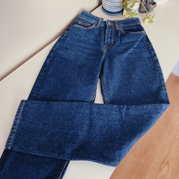 H&M Darkwash High Waisted Mom Jeans - Picture 4 of 5